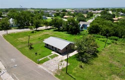209 Prairie Avenue, Rogers, TX 76569