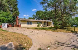 220 E 44th St S, Wichita, KS 67216-1714