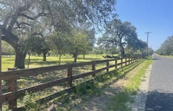 574 County Road 660, Devine, TX 78016