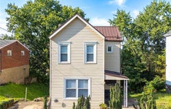 18 Charlton St, Ingram, PA 15205
