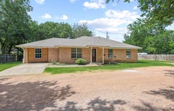 207 W South Street, Whitesboro, TX 76273