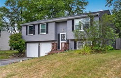 8191 Mantova Dr, Clay, NY 13041