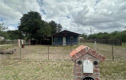 2405 Cox Street, Beeville, TX 78102