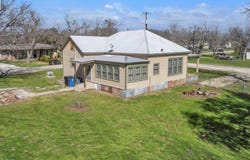 301 N Cunningham, Marion, TX 78124