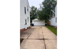 1388 Cranover Road, Lyndhurst, OH 44124