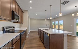 120 Hearthstone Ln, Radcliff, KY 40160