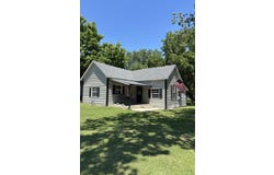 223 E Cleveland Avenue, Walnut Grove, MO 65770