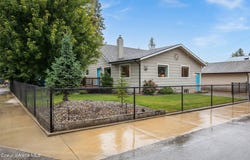 405 Sunset Dr, Pinehurst, ID 83850