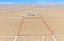 1 Los Padres, Apple Valley, CA 92307