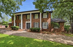 2916 Justin Matthews Dr, North Little Rock, AR 72116