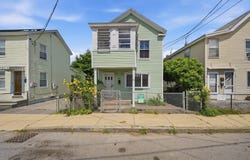 40 North St, Lowell, MA 01852