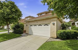 1500 Scenic Dr #18, Modesto, CA 95355