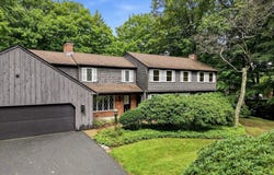 3 Hilltop Dr, Wilbraham, MA 01095