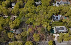32 Wheelock Walk, East Hampton, NY 11937
