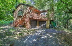 3132 Bear Road, Bushkill, PA 18324