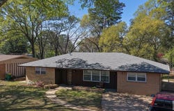 5 Paul Dr, Texarkana, TX 75503