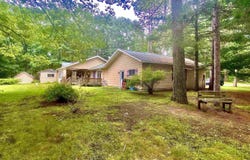 2804 Gladstone Avenue, Gladstone, MI 49837