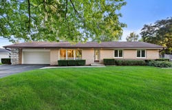 1501 E Fitzsimmons Rd, Oak Creek, WI 53154