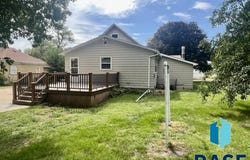 212 E College Ave, Howard, SD 57349