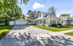 324 EDWARDS Street, Nokomis, IL 62075