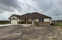 472 County Rd. 679, Natalia, TX 78059