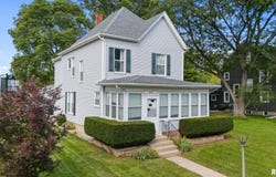 205 W BURTON Avenue, Eureka, IL 61530
