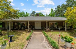 2086 Briarwood Dr., LAUREL, MS 39440
