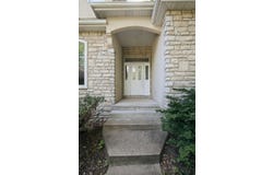 1628 S Charing Road, Springfield, MO 65809