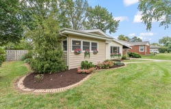 907 S Longview Road, Monticello, IL 61856