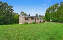 893 Maplehill Avenue SE, Ada, MI 49301