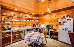 2405 E Wasp Rd, Hutchinson, KS 67501