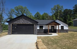 203 Juniper Avenue, Cabool, MO 65689