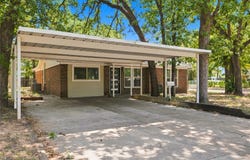 720 Thersa Drive, River Oaks, TX 76114