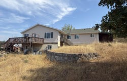 2067 RIDGE Rd, TheDalles, OR 97058
