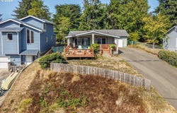743 CAROLINE St, Bandon, OR 97411