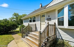 5 Peach Drive, Hazlet, NJ 07730