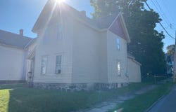 33 2nd St, Gloversville, NY 12078