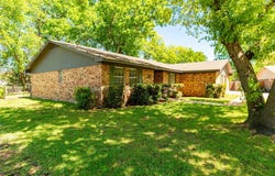 12 Brookhollow Circle, Gainesville, TX 76240