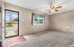 44 Glenmore Rd, Pueblo, CO 81001