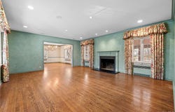 2 Hickory Hill, Roslyn, NY 11576