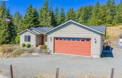 2217 KING Ln, MyrtlePoint, OR 97458