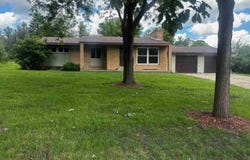 723 Valley View Road, St. Peter, MN 56082