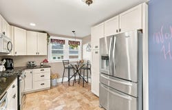 105 E Pleasant Valley Street, Sigourney, IA 52591