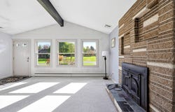 26 Gore Avenue, Hatfield, MA 01038