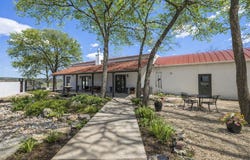 101 Skyline Dr, Center Point, TX 78010