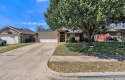 1017 Aaron Drive, Burleson, TX 76028