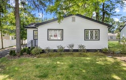 137 Myrtle Ave, Allendale Boro, NJ 07401-1516