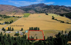 5677 Riverview Ln, Deer Park, WA 99006