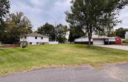 2522 E 44th Ave, Hutchinson, KS 67502