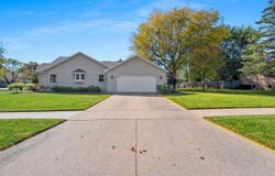 102 ACREVIEW Drive, DE PERE, WI 54115-3657